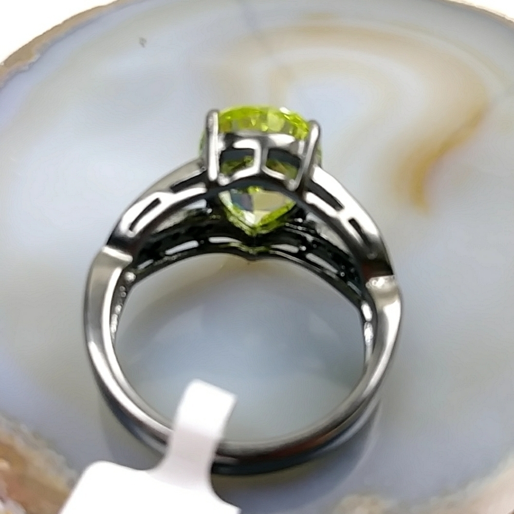 Gothic Cocktail Ring Nickel Free Teardrop Peridot Color Bold Rhinestone Shiny - Picture 14 of 15